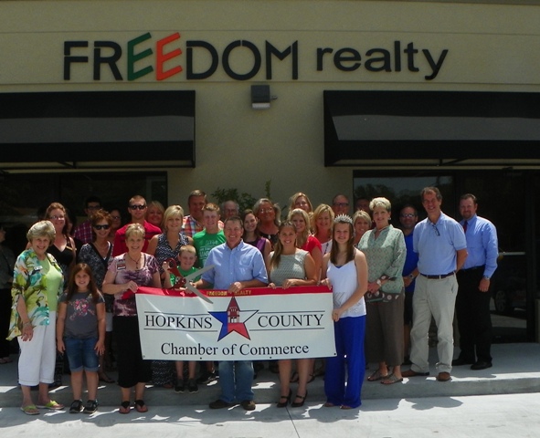 Freedom Realty Ribbon Cutting