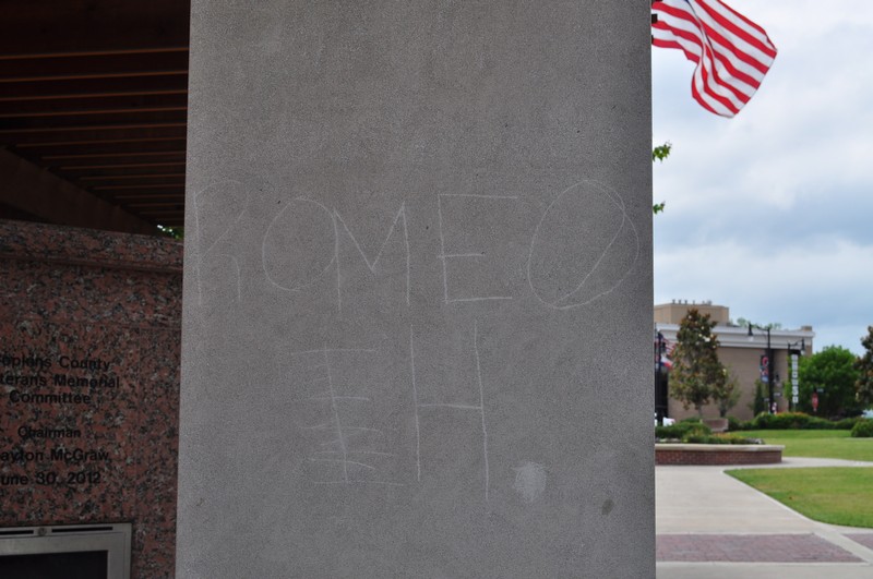 veterans memorial vandalism 5/9/16