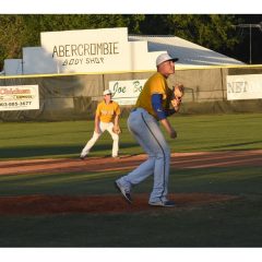 Wildcats Hold on to First Place with Win Over Texas High