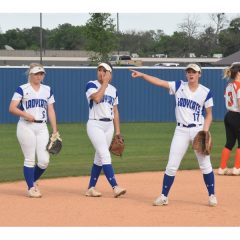 Lady Cats in Three-Way Tie for First