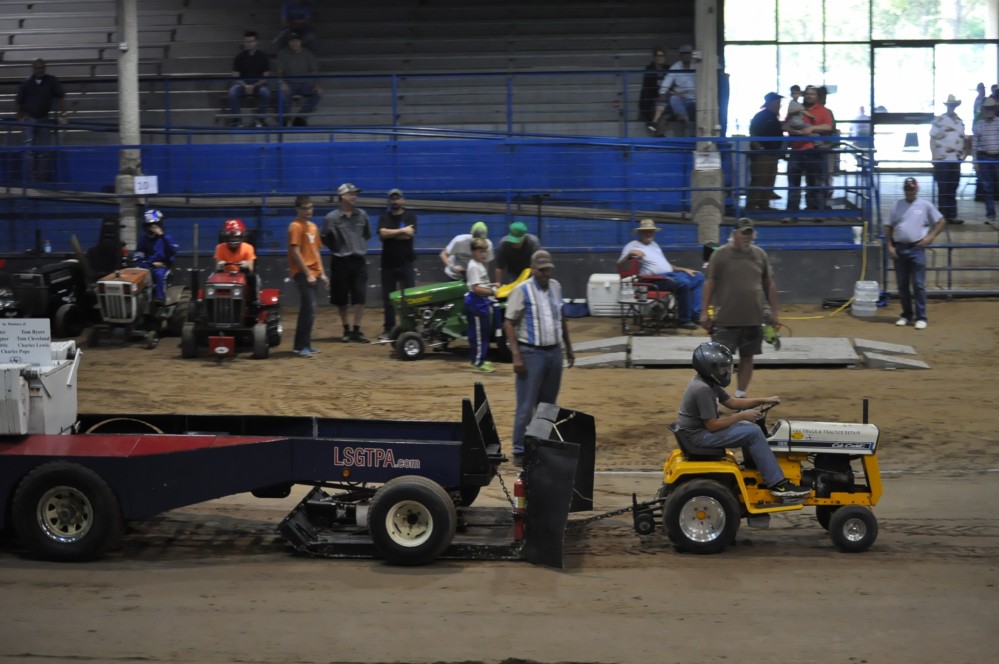 Help a Child Tractor pull 201710
