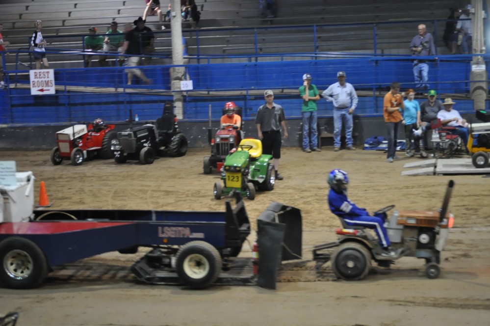 Help a Child Tractor pull 201713