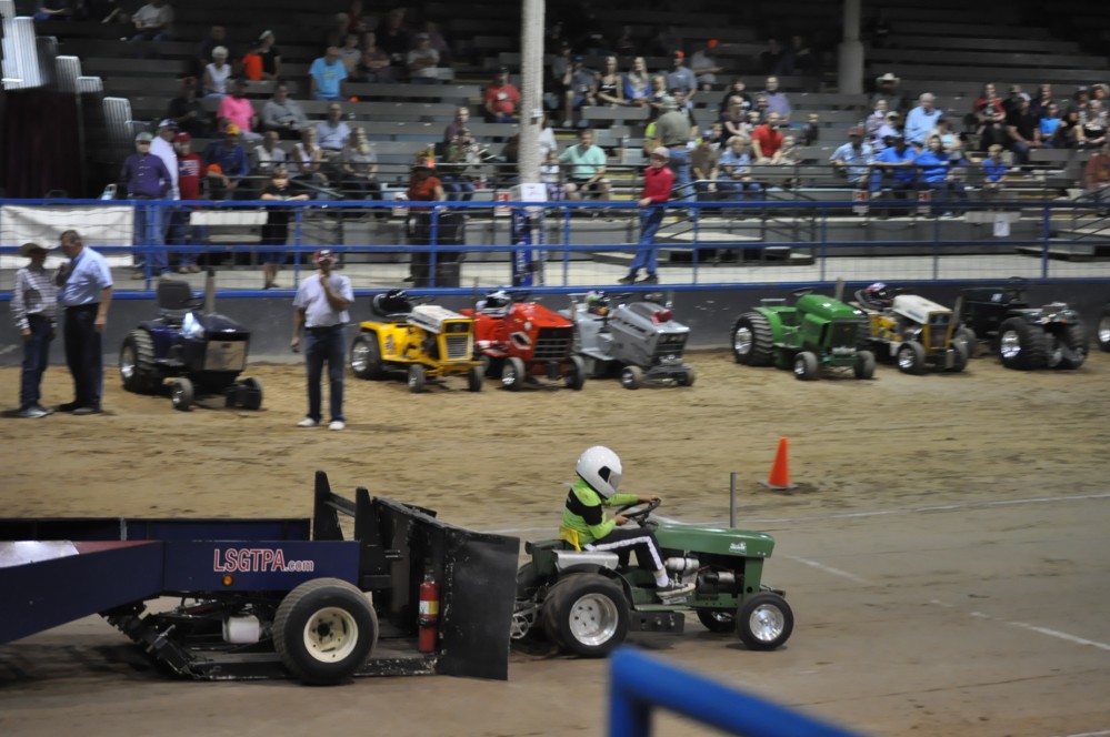 Help a Child Tractor pull 20177