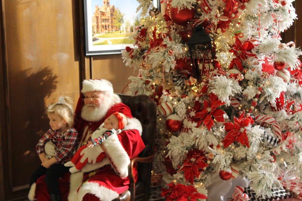 Santa Visits Alliance Bank 2017 1