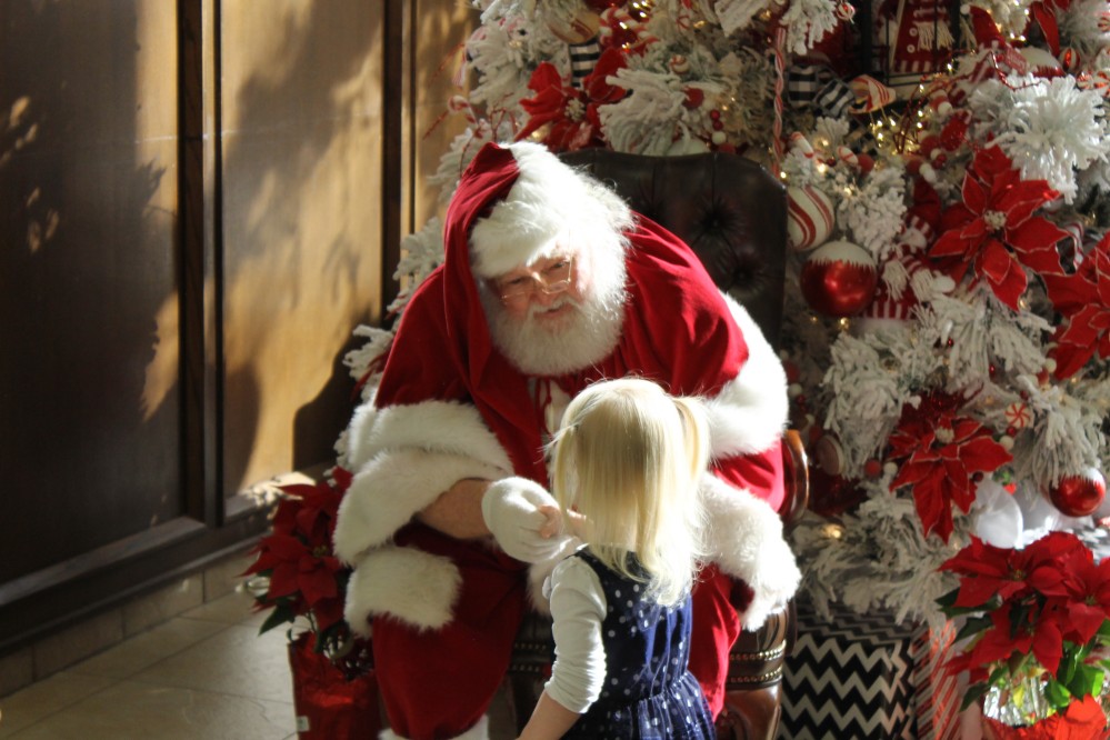 Santa Visits Alliance Bank 2017 8