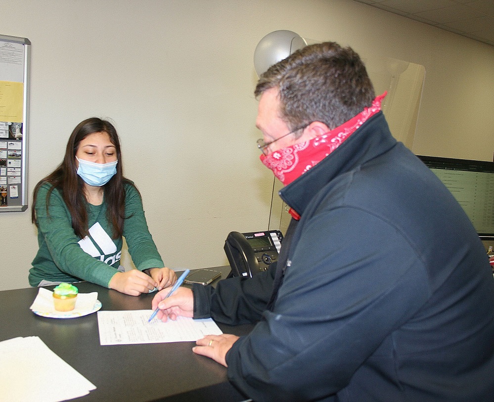 Paris Junior College Sulphur Springs Lois Rocha Registers With Rob Stanley