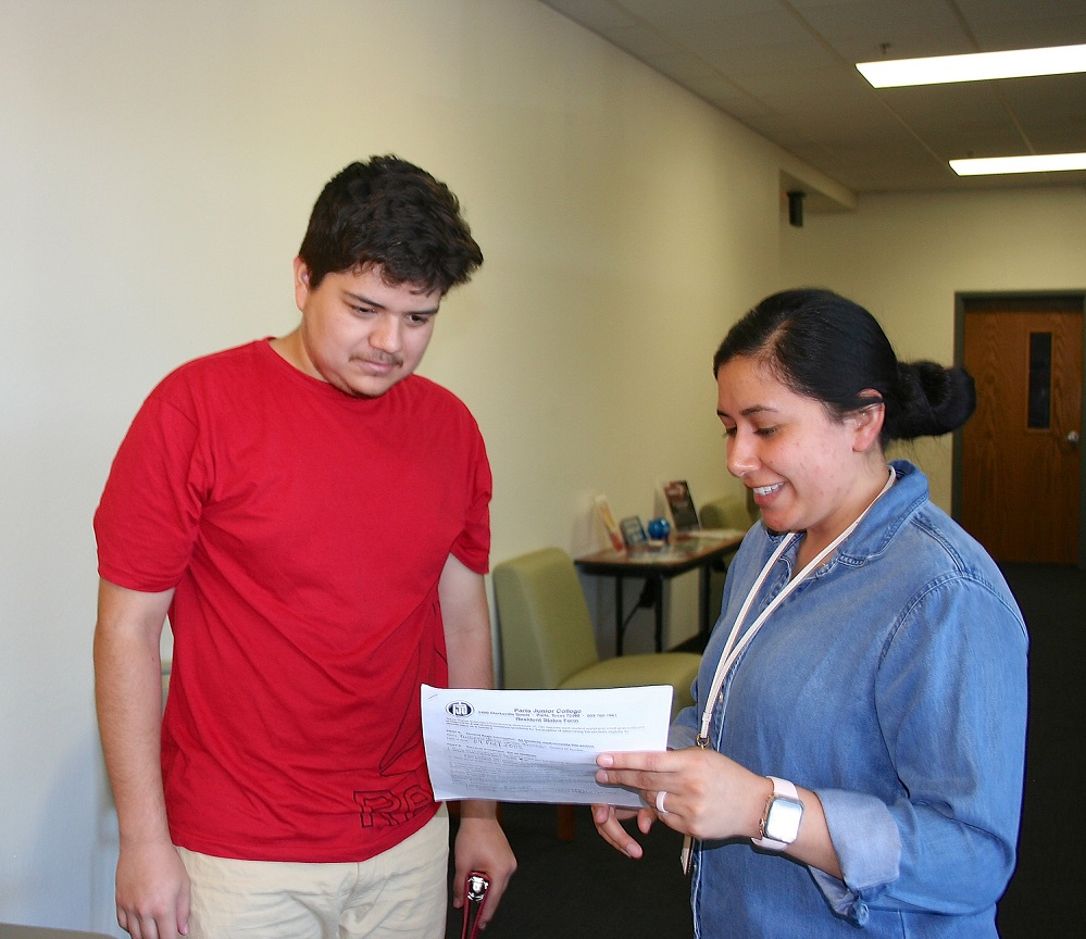 Paris Junior College new student 1st day New student Andres Santos gets information