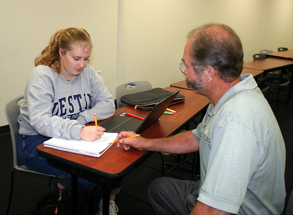 Paris Junior College Sulphur Springs Ken and Laci in English class at the PJC Sulphur Springs campus