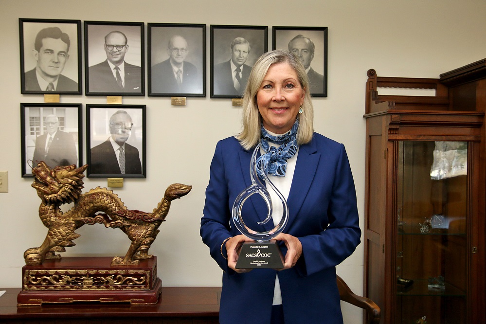 Paris Junior College President Dr Anglin receives Luthman Award 2021