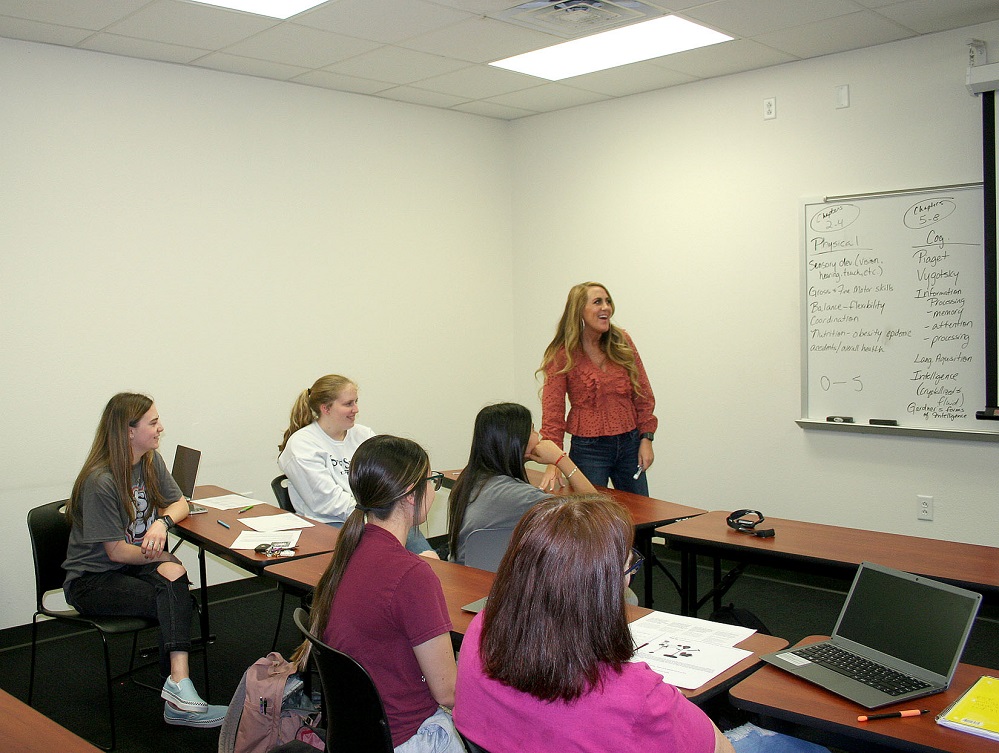 Paris Junior College Sulphur Springs Psychology Instructor Marla Elliott and class