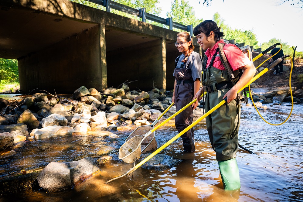 M25187 - Crayfish Research East Texas A&M University By Patrick C. Harrison III Marketing and Communications