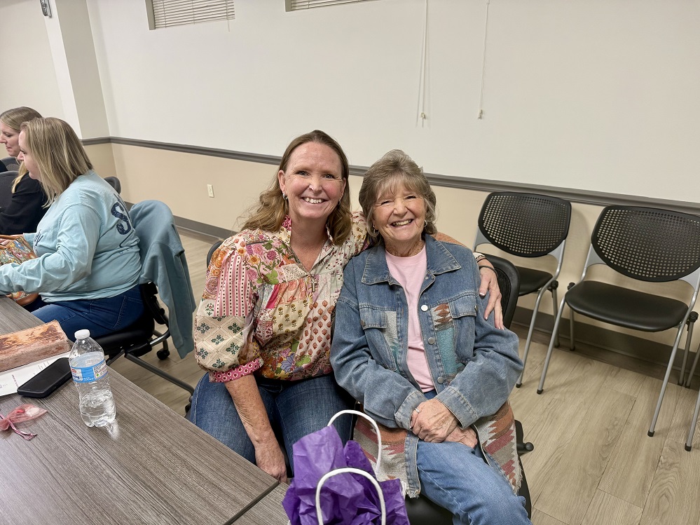 Author Tracy Kelley spoke about the power of gratitude and community at the Foundation’s November meeting of the cancer support group. Her mother, Dinah Stille, joined her to share their personal cancer stories. The group was encouraged and uplifted by Tracy’s story of healing and redemption.